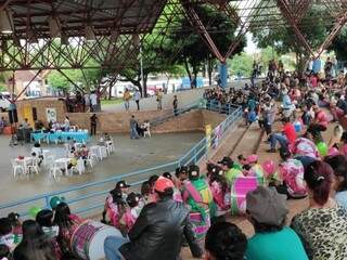 Público acompanha a apuração da campeã entre as escolas de Campo Grande. (Tainá Jara)