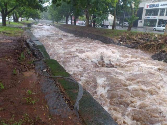 Capital acumula chuva de 19,8 mil&iacute;metros e ventos atingem 44,6 km por hora