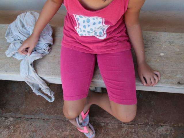 V&iacute;tima de c&aacute;rcere, menina de 7 anos era acalmada pelo tio: &quot;Respira&quot;