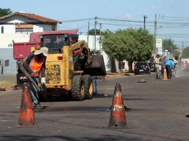 Alta no petr&oacute;leo eleva pre&ccedil;o do servi&ccedil;o de tapa-buraco, diz Secretaria