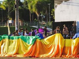 Bloco Mana Cê Tá Loca? durante evento em Campo Grande. (Foto: Facebook/Casa Satine)