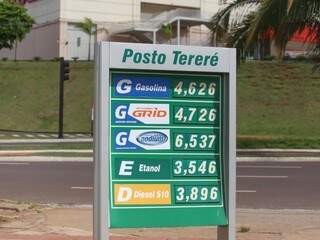 No Petrobras da Afonso Pena, em frente ao Shopping Campo Grande, etanol sai a R$ 3,54 o litro (Foto: Marcos Maluf)