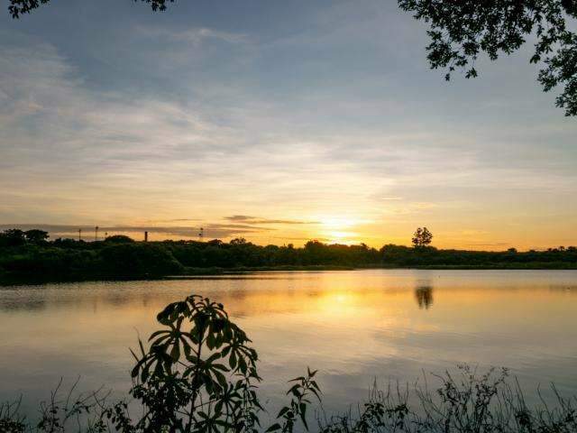 Meteorologia prev&ecirc; ter&ccedil;a-feira com m&aacute;xima de 38&deg;C e chuva isolada em MS