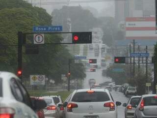 Segundo o Detran-MS, 430,7 mil pessoas estão habilitadas a dirigir na Capital sul-mato-grossense (Foto: Marcos Maluf)