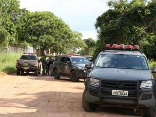 Policiais do Batalhão de Choque e do Bope auxiliam nas buscas (Foto: Paulo Francis) 