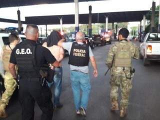 Traficantes brasileiros presos na fronteira s&atilde;o expulsos do Paraguai