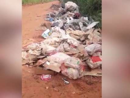 Etiquetas levam pol&iacute;cia at&eacute; empresa respons&aacute;vel por carne jogada na rua