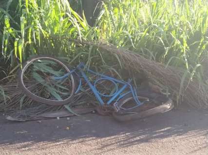 Ciclista morre ao ser arremessado a 28 metros por caminhão na BR-376