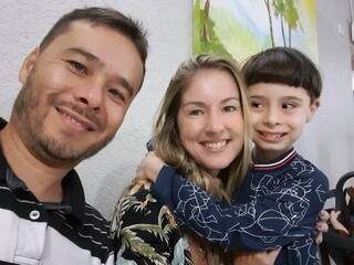 Miguel e sua família. (Foto: Arquivo Pessoal)