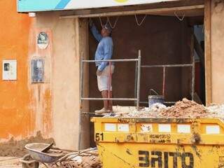 Construção civil sul-mato-grossense gerou 16.909 novos empregos no ano passado (Foto: Henrique Kawaminami)