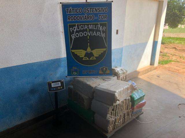 Den&uacute;ncia leva pol&iacute;cia at&eacute; ve&iacute;culo carregado com 353 Kg de maconha 
