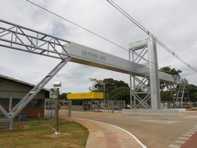 Ap&oacute;s laudo de contamina&ccedil;&atilde;o, Detran-MS passa a utilizar &aacute;gua da rede p&uacute;blica