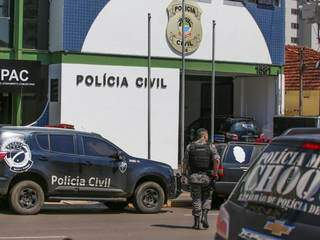 Delegacia come&ccedil;a semana lotada, em segunda-feira p&oacute;s-furtos no com&eacute;rcio