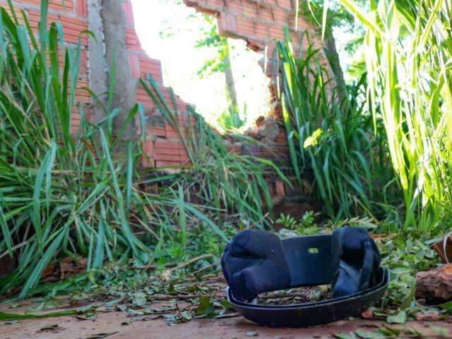 Motociclista de 29 anos morre depois de colidir com muro em avenida