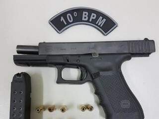 Pol&iacute;cia apreende em casa de foragido pistola 9mm, 14 muni&ccedil;&otilde;es e 54 chips 