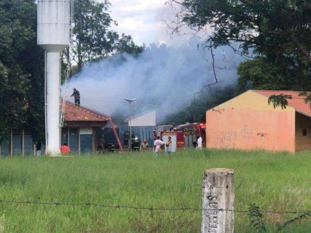 Fogo em pr&eacute;dio do Cetremi atinge pelo menos tr&ecirc;s c&ocirc;modos