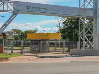 Detran-MS exige caução no valor de R$ 60 mil no momento da assinatura do termo de credenciamento (Foto: Marcos Maluf)