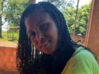 Ao lado do advogado, suspeito de matar mulher a facadas se apresenta à polícia Ao lado do advogado, suspeito de matar mulher a facadas se apresenta à polícia