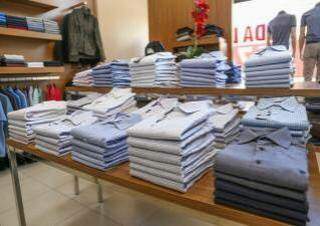É a chance de reforçar o guarda-roupas para o dia a dia no escritório com camisas de algodão egípcio de R$ 155,00 por apenas R$ 77,50. (Foto: Paulo Francis)