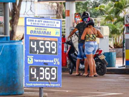 Depois da alta de al&iacute;quota, pre&ccedil;o m&eacute;dio da gasolina chega a R$ 4,46 na Capital