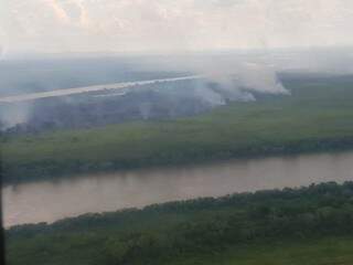 Fogo volta a devastar o Pantanal e mobiliza bombeiros nesta quinta-feira 