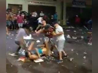 Briga na Calógeras foi filmada (Foto: Vídeo/Reprodução)