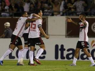 S&atilde;o Paulo vence a Ferrovi&aacute;ria por 2 a 1 em Araraquara