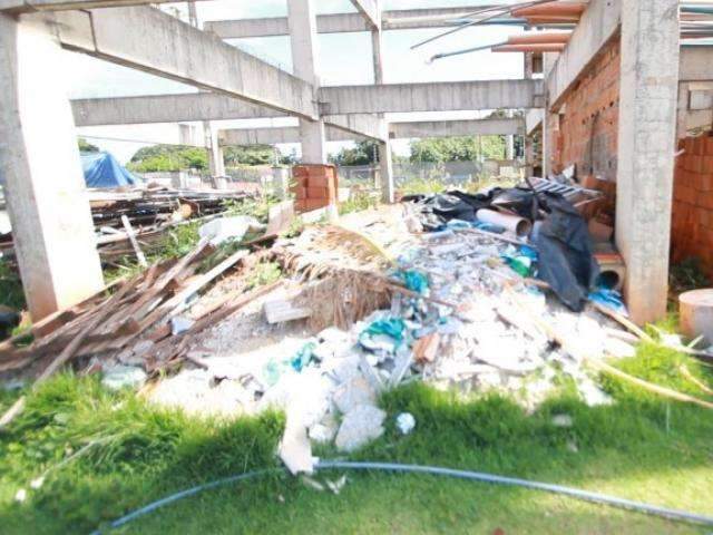 Mais de 23 donos de terrenos sujos foram notificados por dia em janeiro