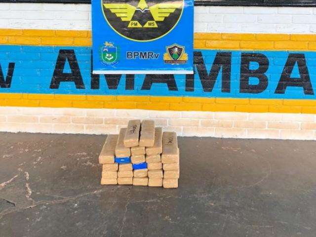 Jovem que traficava para pagar d&iacute;vida &eacute; apreendido com 24 quilos de maconha