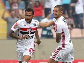 Daniel Alves e Alexandre Pato foram os destaques do São Paulo em goleada (Foto: Divulgação)