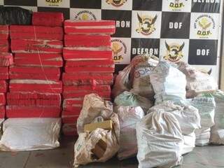 Traficantes fogem e abandonam dois ve&iacute;culos com 1.130 quilos de maconha