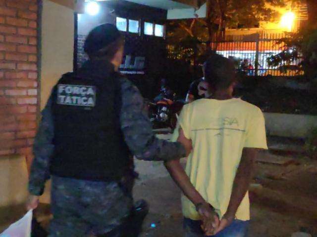 Pol&iacute;cia prende homem que atirou em motociclista que chegou pilotando em Upa