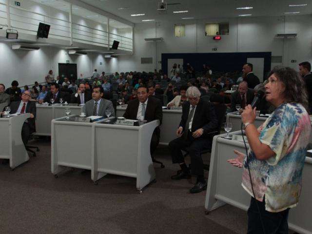 Mudan&ccedil;as nas linhas tiram passageiros &quot;empurrados&quot; para terminais