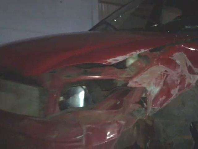 Na noite recorde em b&ecirc;bados, jovem destr&oacute;i carro em poste ao fugir de blitz 