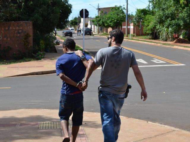 Homem que estuprou e fez esposa perder beb&ecirc; &eacute; preso ao obrigar filho a depor