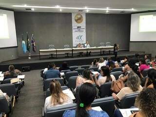 Secretários municipais de Saúde participaram de reunião hoje em Campo Grande. (Foto: Fernanda Palheta)