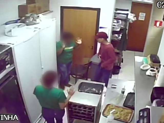 Assaltante armado rende clientes e foge levando R$ 6,5 mil de lanchonete 