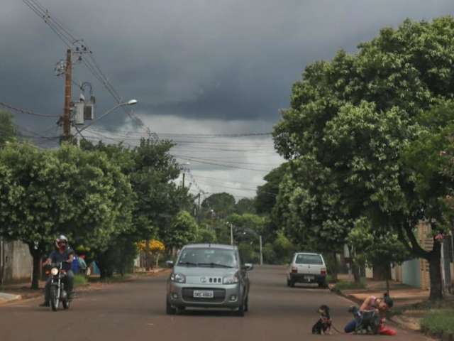 Alerta de chuva intensa com ventos de at&eacute; 100 km por hora est&aacute; mantido