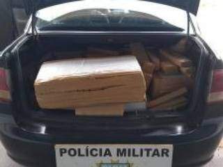 Traficante é preso com 241 quilos de maconha que entregaria em GO Traficante é preso com 241 quilos de maconha que entregaria em GO
