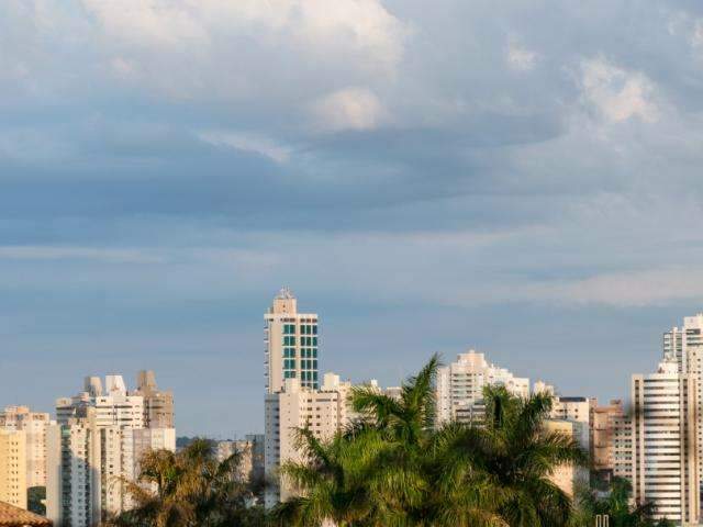 Semana come&ccedil;a com calor de at&eacute; 36&deg;C e chuva isolada em MS