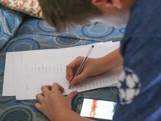 Miguel fazendo as anotações para narrar o jogo (Foto: Macos Maluf)