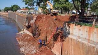 Placas de concreto que desabaram no Anhandu&iacute; ser&atilde;o &quot;grampeadas&quot; com tubos de a&ccedil;o