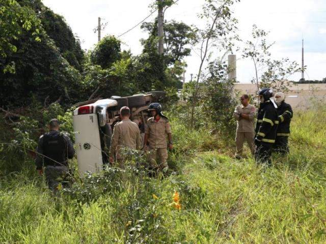 Ladr&atilde;o rouba camionete em avenida, tomba durante persegui&ccedil;&atilde;o e foge