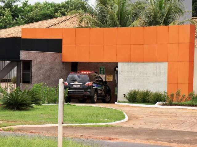 Ao depor, empres&aacute;rio nega que tenha usado drogas com jovem em motel