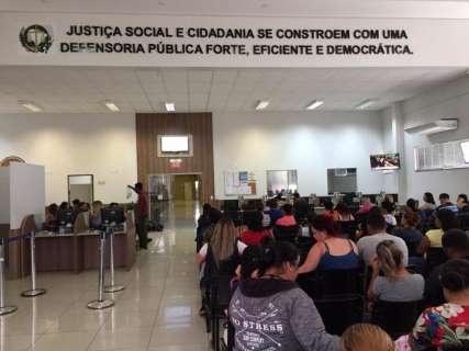 Fam&iacute;lias buscam vagas nas creches em mutir&atilde;o organizado pela Defensoria 