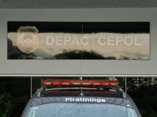 Fachada da Depac Cepol, onde vítima procurou a polícia para registrar a ocorrência (Foto: Arquivo/Campo Grande News)