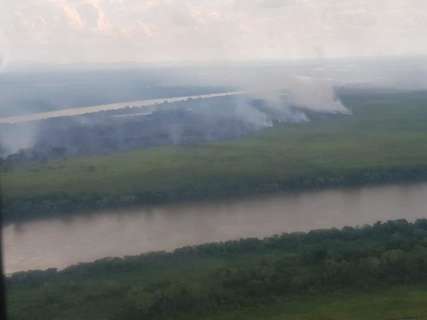 Fogo volta a devastar o Pantanal e mobiliza bombeiros nesta quinta-feira 