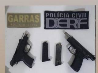 Armas apreendidas pela polícia com Edson e Fábio (Foto: Divulgação)