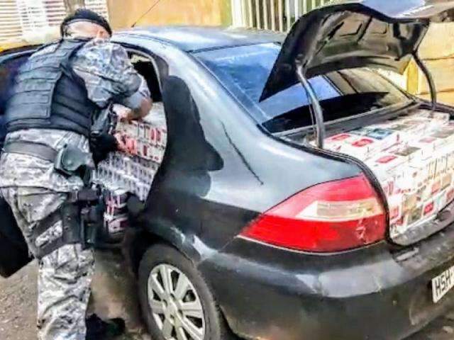 Choque flagra dupla com ve&iacute;culo abarrotado de cigarros no Universit&aacute;rio 