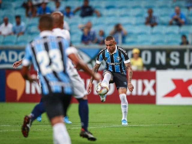 Com dois gols de Everton, Gr&ecirc;mio vence o S&atilde;o Jos&eacute; de virada